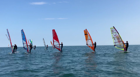 Forfait planche à voile loisir (12-70 ans) à l'année matin